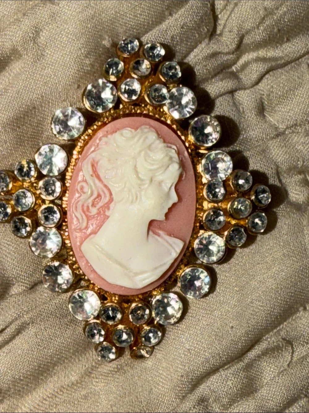Canes brooch crystal with aurora borealis surrounding the oval female profile
